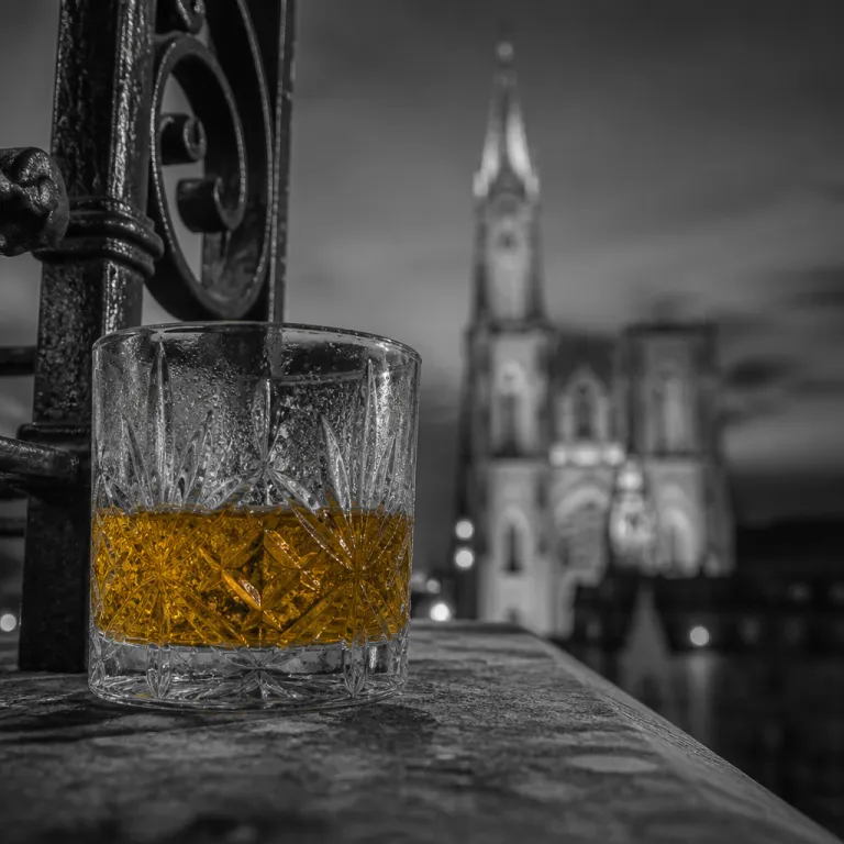 Strasbourg after sunset: how to build a luxury summer evening around the cathedral illuminations